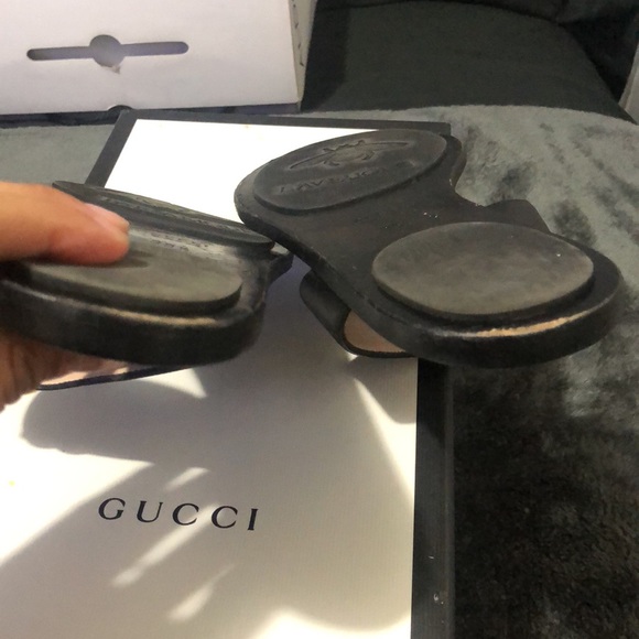Authentic Gucci thong sandals - Picture 3 of 9